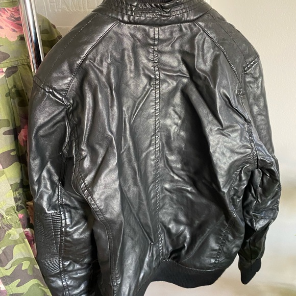 Boys vegan leather bomber coat in size 9/10 Zara - Picture 3 of 3